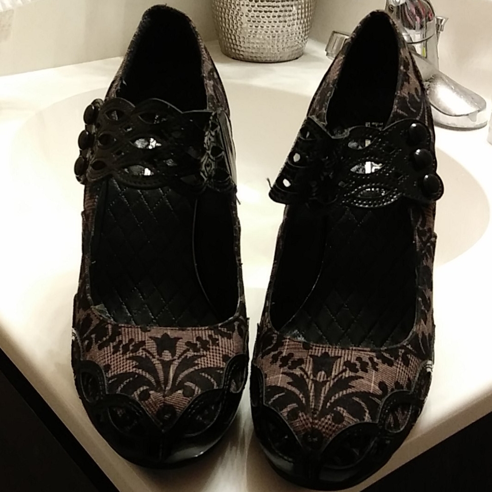 Women Lace Pin up Heel 🖤